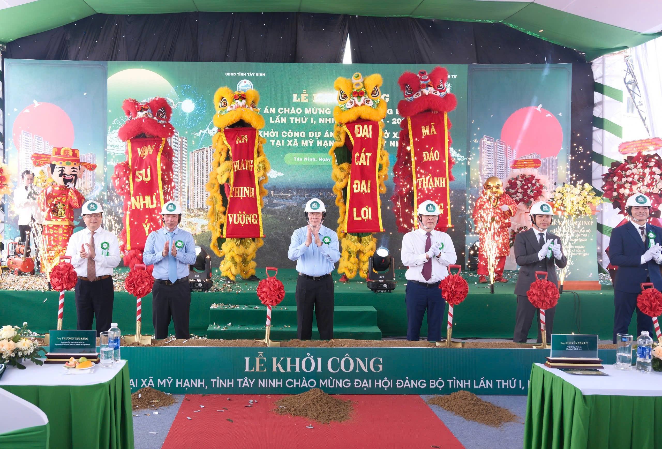 អង់គ្លេស៖ ព័ត៌មាន